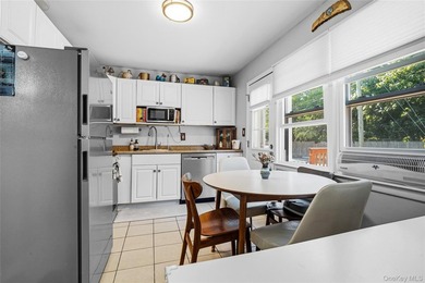 From the moment you arrive at The Woodlands at Islip, you'll - photo 7