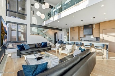 This six-bedroom residence features an open, thoughtfully - photo 4