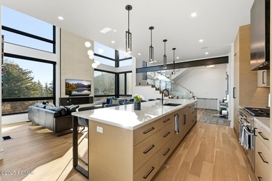 This six-bedroom residence features an open, thoughtfully - photo 7