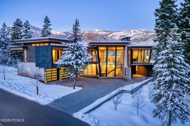 A custom luxury ski home and Forbes Five-star service await you - photo 2