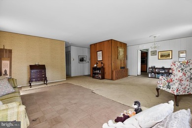 Rare opportunity to own a classic Levitt-built rambler in - photo 6