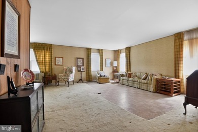 Rare opportunity to own a classic Levitt-built rambler in - photo 7