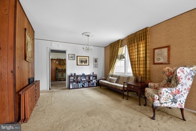 Rare opportunity to own a classic Levitt-built rambler in - photo 9