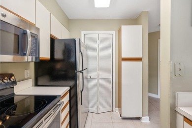 Welcome to this lakeside condo in the highly desirable Lakeside - photo 10