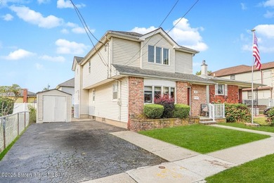 Welcome to this beautifully maintained 3-bedroom, 2 full - photo 2