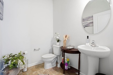 Welcome to this beautifully designed 4-bedroom, 2.5-bathroom - photo 12