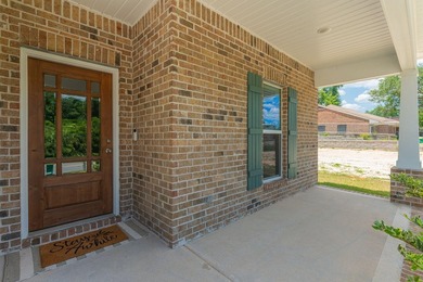 Conveniently located in the heart of Niceville, this beautifully - photo 2
