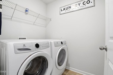 Welcome to this beautifully designed 4-bedroom, 2.5-bathroom - photo 22