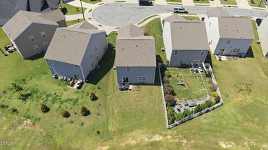 Welcome to this beautifully designed 4-bedroom, 2.5-bathroom - photo 26