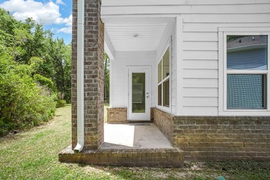 Ready to move in, this home is conveniently located just moments - photo 37