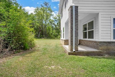 Ready to move in, this home is conveniently located just moments - photo 40