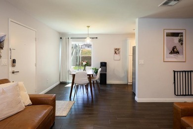 Charming two bedroom, one bathroom condo perfectly positioned in - photo 4