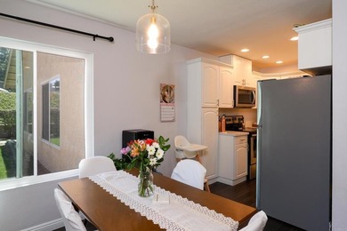 Charming two bedroom, one bathroom condo perfectly positioned in - photo 6
