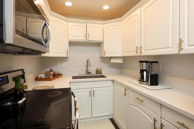 Charming two bedroom, one bathroom condo perfectly positioned in - photo 10