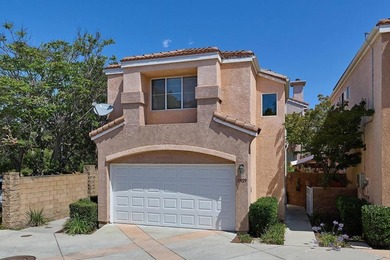 Welcome to this 3 bedroom, 2.5 bath detached townhome in the - photo 1