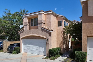Welcome to this 3 bedroom, 2.5 bath detached townhome in the - photo 3