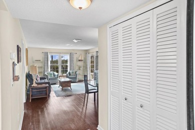 Amazing location - 2nd floor 2 bedroom/2 bath condo conveniently - photo 11