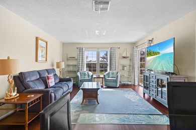 Amazing location - 2nd floor 2 bedroom/2 bath condo conveniently - photo 13