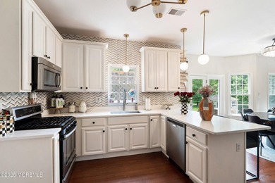 Don't miss this opportunity! Spacious layout, great natural - photo 14