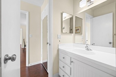 Amazing location - 2nd floor 2 bedroom/2 bath condo conveniently - photo 21