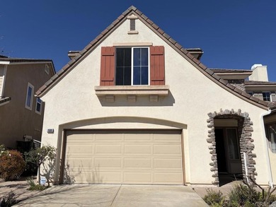 Welcome home to this spectacular 4-bedroom, 3-bathroom property - photo 2