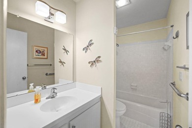 Amazing location - 2nd floor 2 bedroom/2 bath condo conveniently - photo 22