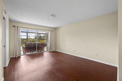 Amazing location - 2nd floor 2 bedroom/2 bath condo conveniently - photo 24