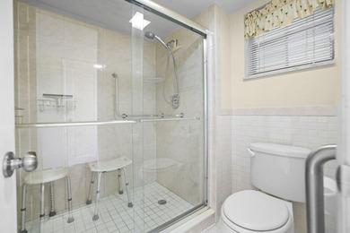 Amazing location - 2nd floor 2 bedroom/2 bath condo conveniently - photo 26