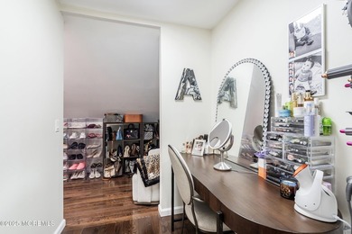 Don't miss this opportunity! Spacious layout, great natural - photo 32