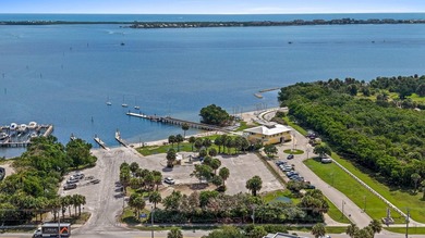 Amazing location - 2nd floor 2 bedroom/2 bath condo conveniently - photo 37