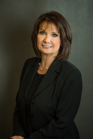Linda Burns with Signature Properties, LLC in TX advertising on LakeHouse.com