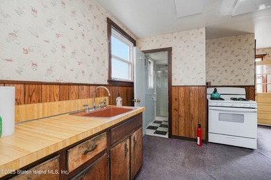 CHARMING FULLY DETACHED HOME IN PORT RICHMOND - VACANT & READY - photo 11