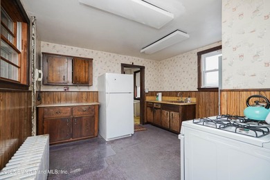 CHARMING FULLY DETACHED HOME IN PORT RICHMOND - VACANT & READY - photo 13