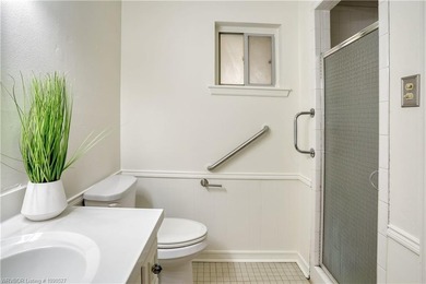 Charming 3 bedroom , 3 bath home with a desirable split floor - photo 16