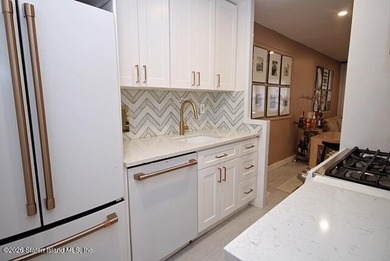 STUNNING THE FOUNTAINS-Clove road Modern sophistication and - photo 16