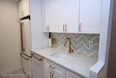 STUNNING THE FOUNTAINS-Clove road Modern sophistication and - photo 17