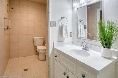 Charming 3 bedroom , 3 bath home with a desirable split floor - photo 18