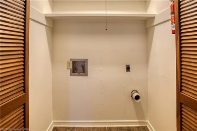 Charming 3 bedroom , 3 bath home with a desirable split floor - photo 20