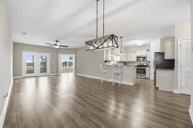 This well-maintained condo in Queens Harbor offers comfort