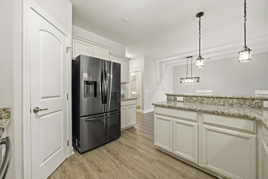 This well-maintained condo in Queens Harbor offers comfort