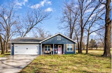 Fort Gibson Lake Home For Sale in Fort Gibson Oklahoma