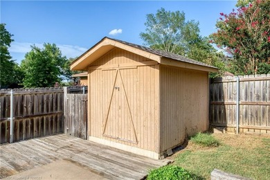 Charming 3 bedroom , 3 bath home with a desirable split floor - photo 34