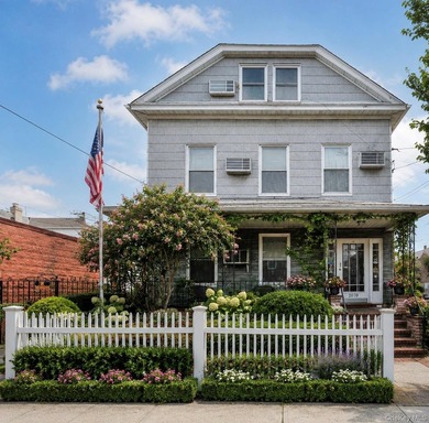 Three-Family Opportunity on Two Oversized Lots in Astoria! - photo 1