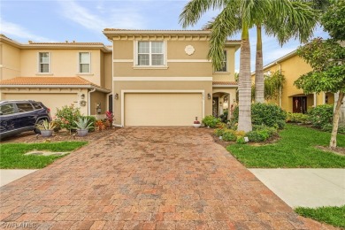 Lake Townhome/Townhouse Sale Pending in Fort Myers, Florida