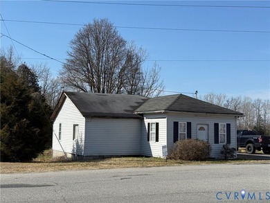 Don't miss your chance to purchase this cozy cottage. Minutes to - photo 1