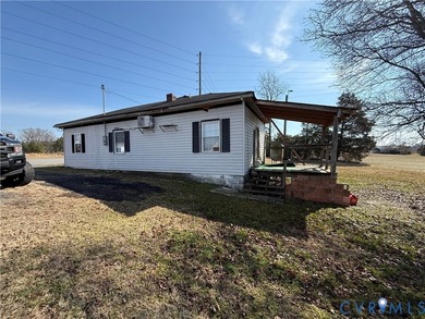 Don't miss your chance to purchase this cozy cottage. Minutes to - photo 3