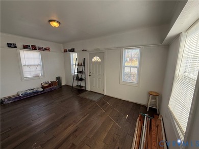 Don't miss your chance to purchase this cozy cottage. Minutes to - photo 9