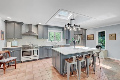 Priced To Sell! Immaculate and charming expanded Cape set on 1.5 - photo 8