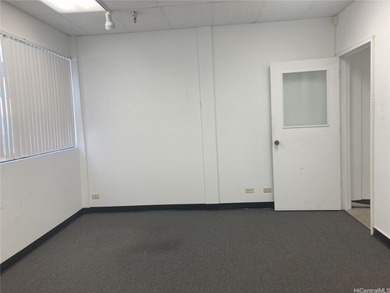 Must see property ! Right off the H-1 freeway Exit 23 Punahou - photo 12