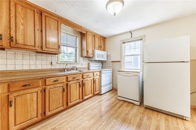 Great opportunity in Greece! This classic 3-bedroom, 1-bath home - photo 13